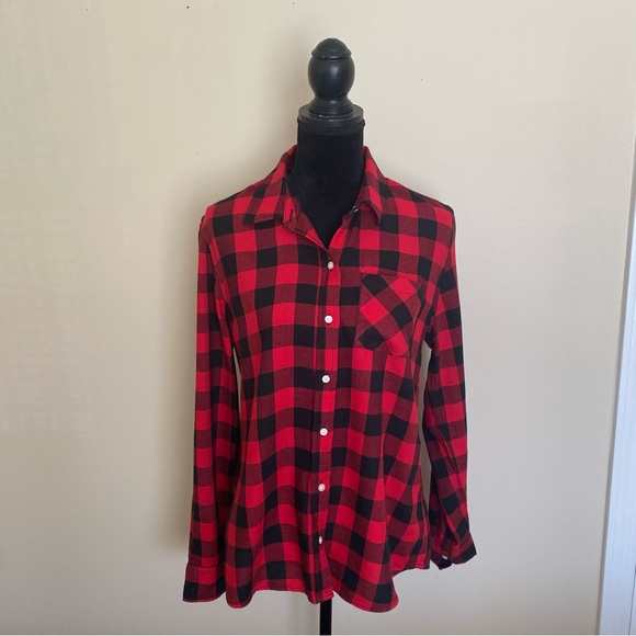 Women’s GAP Size M long sleeve red & black blouse like new extra buttons - Picture 1 of 11